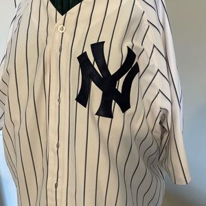 2009 Yankees jersey .. never worn.